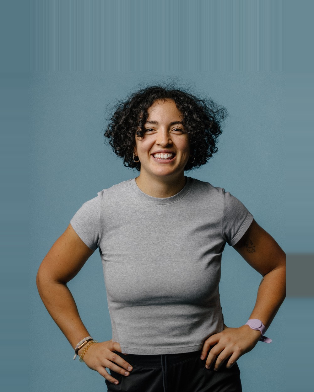Portrait d'Ines, coach sportive à Bruxelles